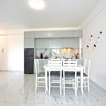 Blue Slide House - 1br, Waterpark, Shoreline Appartamento Golem (Tirana)